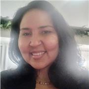 Profesora de Inglés imparte clases a niños de todas las edades
